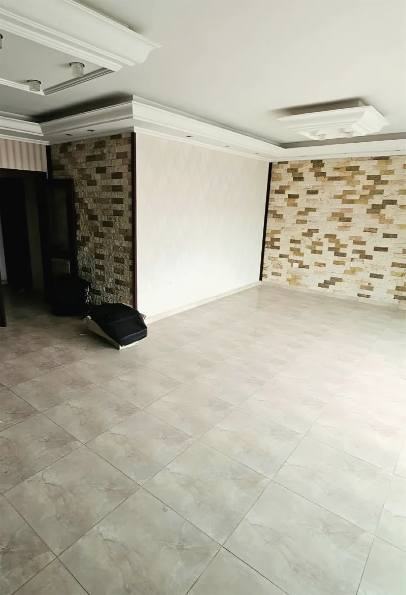 Tiled floor and stone-clad wall