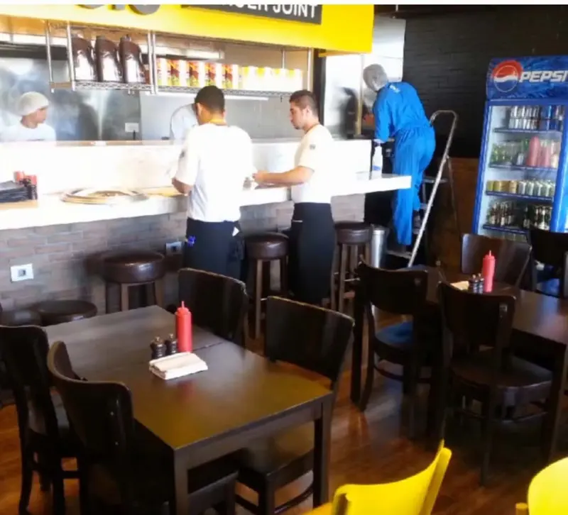 تجهيز داخلي لمطعم Classic Burger Joint من تنفيذ يموت